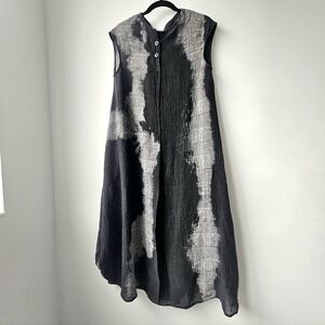 Ivan Grundahl Black Linen W/ White Cap Sleeve Two Button Draped Pleat Dress